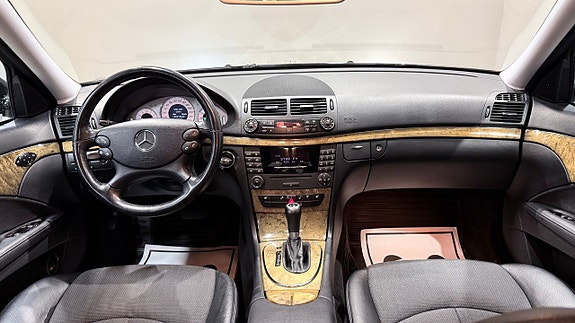 Mercedes-Benz E200 11 of 18