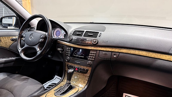 Mercedes-Benz E200 13 of 18