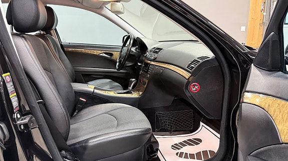 Mercedes-Benz E200 12 of 18