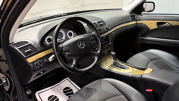 Mercedes-Benz E200 10 of 18
