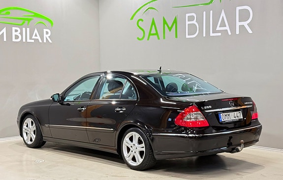 Mercedes-Benz E200 8 of 18