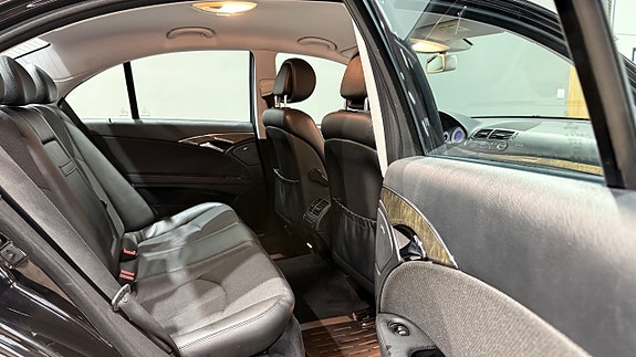 Mercedes-Benz E200 16 of 18