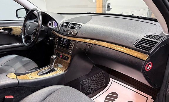 Mercedes-Benz E200 14 of 18