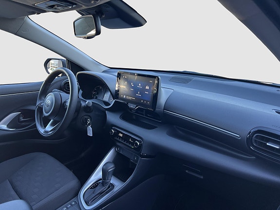 Toyota Yaris 8 of 17