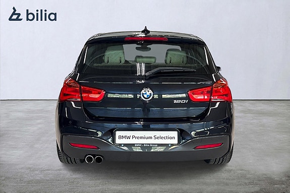 BMW 120i 4 of 17