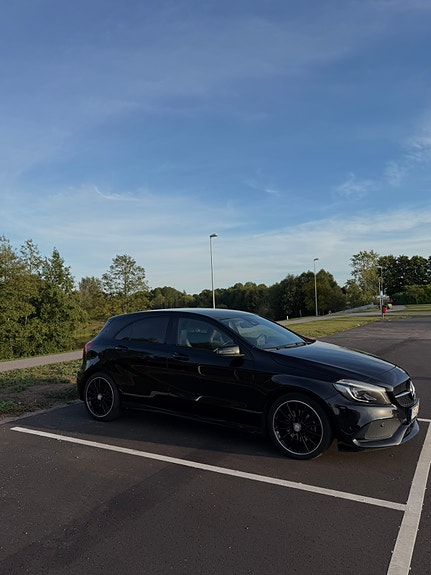 Mercedes-Benz A180 2 of 7