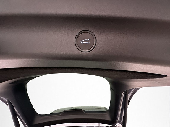 Tesla Model Y 27 of 28
