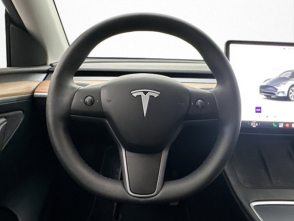 Tesla Model Y 11 of 28