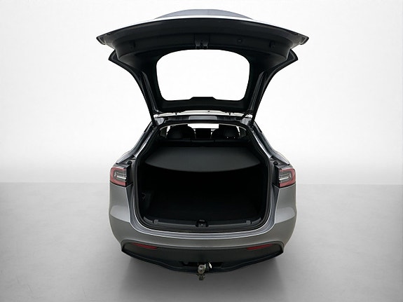 Tesla Model Y 28 of 28