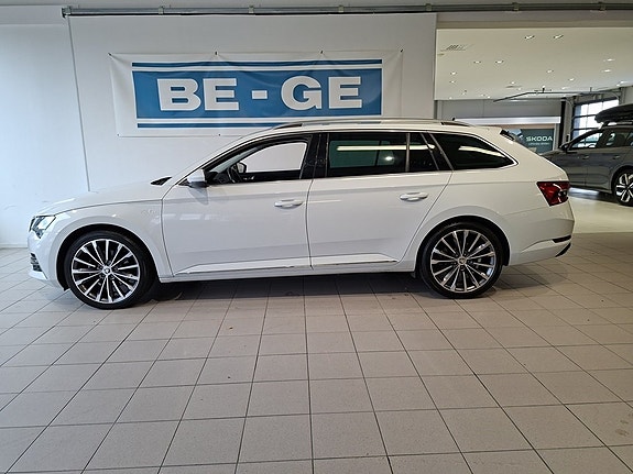 Skoda Superb 2 of 13