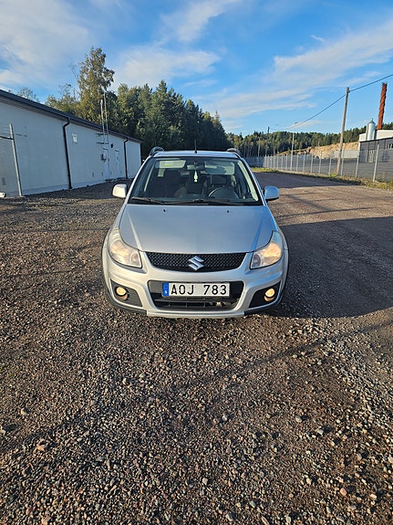 Suzuki SX4 2 of 6