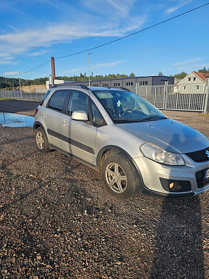 Suzuki SX4 3 of 6