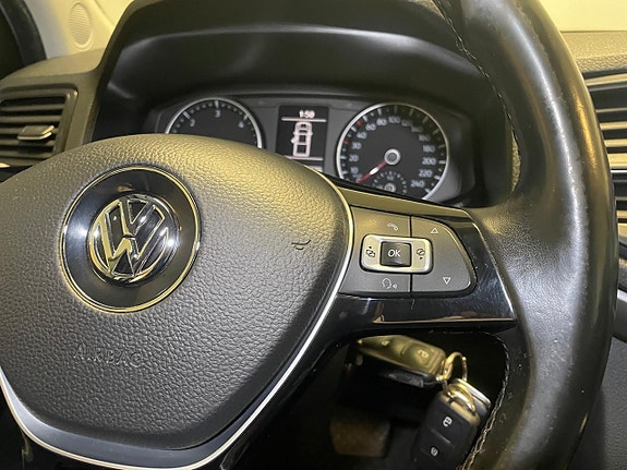 Volkswagen Amarok 12 of 19