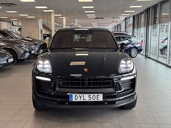 Porsche Macan 7 of 24