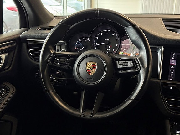 Porsche Macan 11 of 24