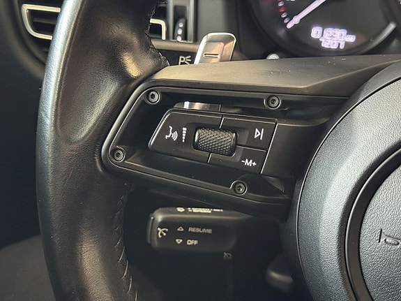 Porsche Macan 17 of 24