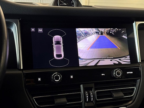 Porsche Macan 22 of 24