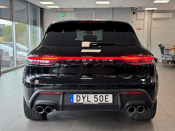 Porsche Macan 4 of 24