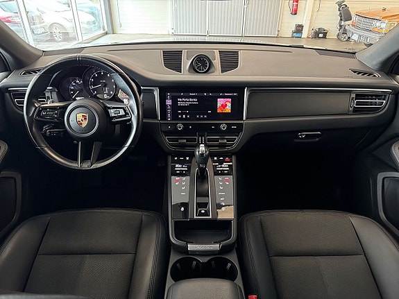 Porsche Macan 10 of 24