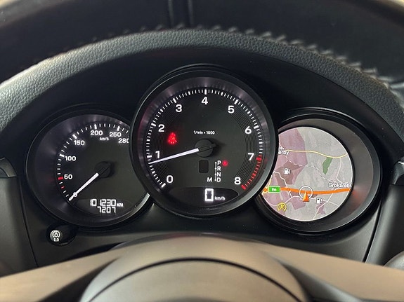 Porsche Macan 18 of 24