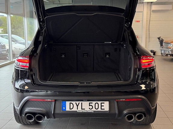 Porsche Macan 24 of 24
