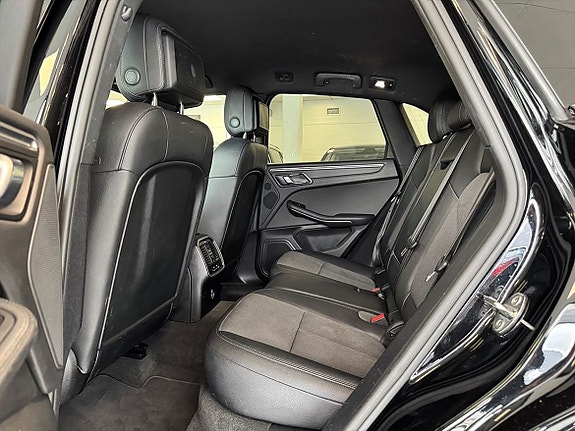 Porsche Macan 15 of 24