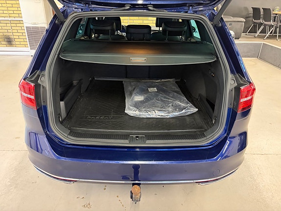 Volkswagen Passat 13 of 15