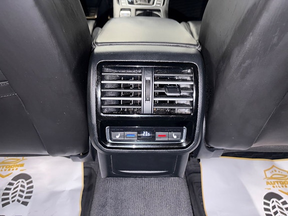 Volkswagen Passat 11 of 15
