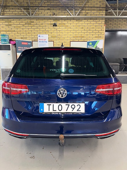 Volkswagen Passat 12 of 15