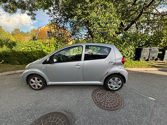 Toyota Aygo 2 of 8