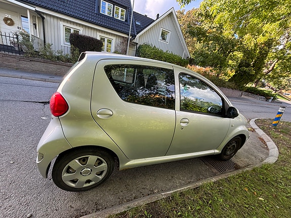 Toyota Aygo 3 of 8