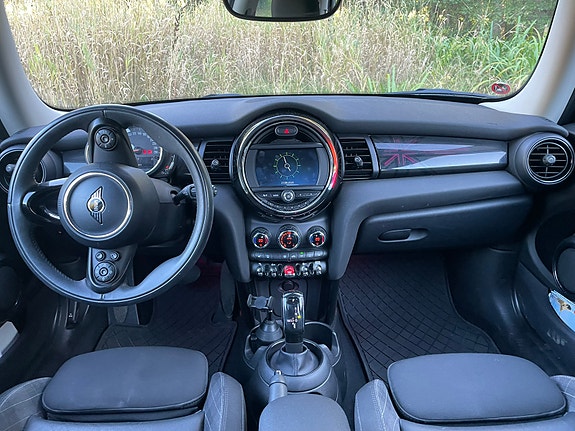 MINI Cooper 5 of 5