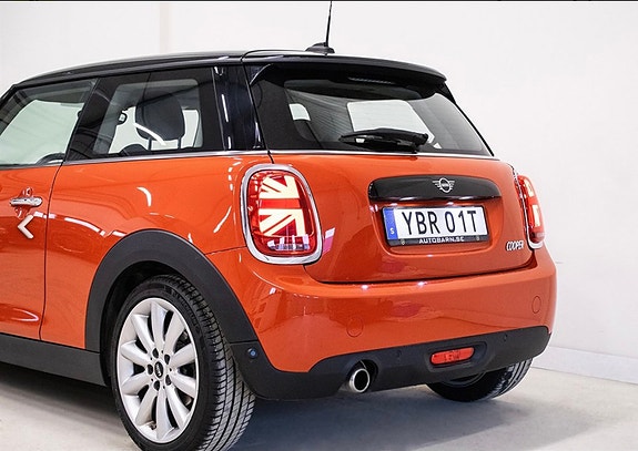 MINI Cooper 3 of 5