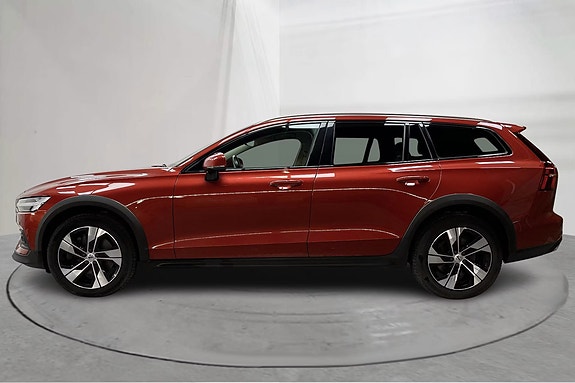 Volvo V60 Cross Country 9 of 12