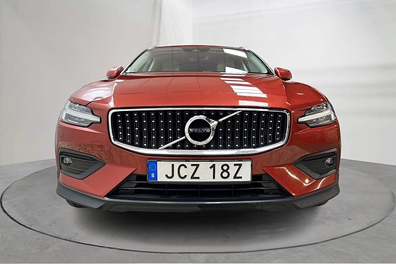 Volvo V60 Cross Country 2 of 12