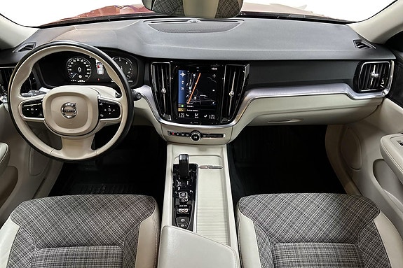 Volvo V60 Cross Country 10 of 12