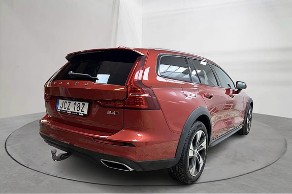 Volvo V60 Cross Country 7 of 12