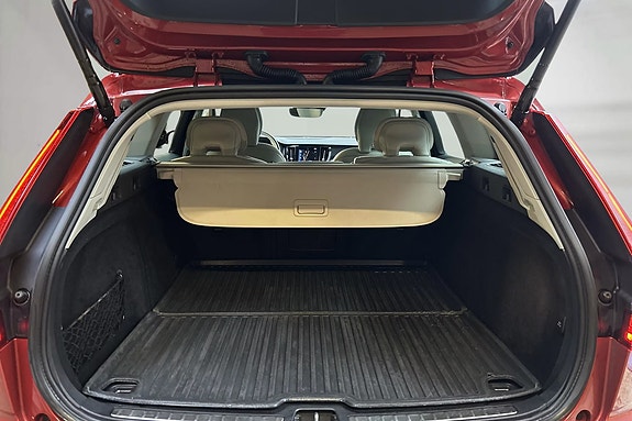 Volvo V60 Cross Country 4 of 12