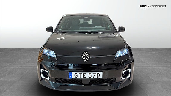 Renault 5 E-Tech 8 of 9