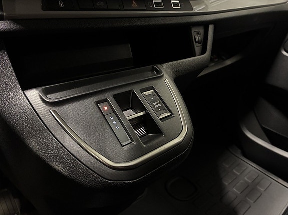 Peugeot e-Expert 13 of 18