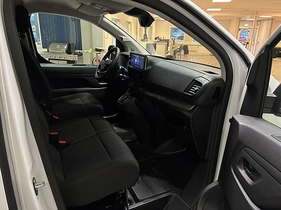 Peugeot e-Expert 9 of 18