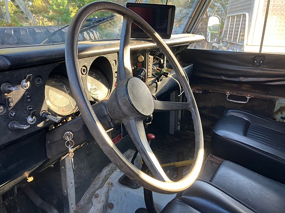 Land Rover 88 2 of 7