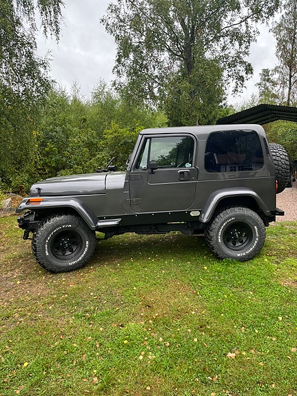 Jeep Wrangler 2 of 9