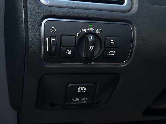 Volvo XC70 11 of 24