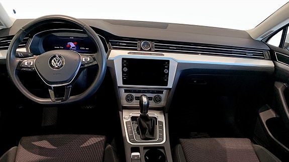 Volkswagen Passat 10 of 14
