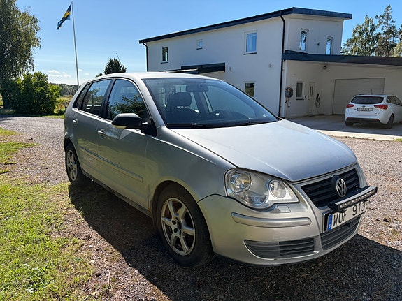 Volkswagen Polo 2 of 4