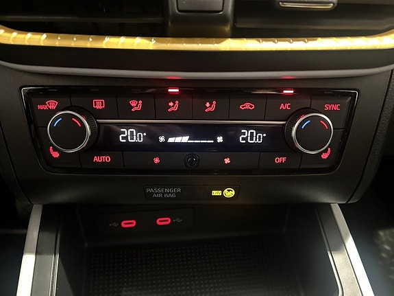 Seat Arona 11 of 18