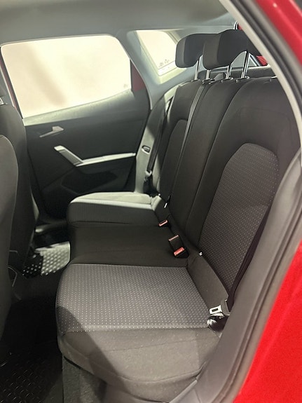 Seat Arona 8 of 18