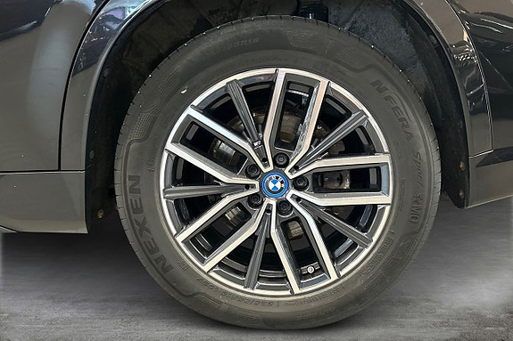 BMW iX1 14 of 19