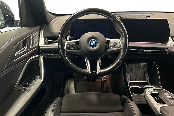 BMW iX1 9 of 19